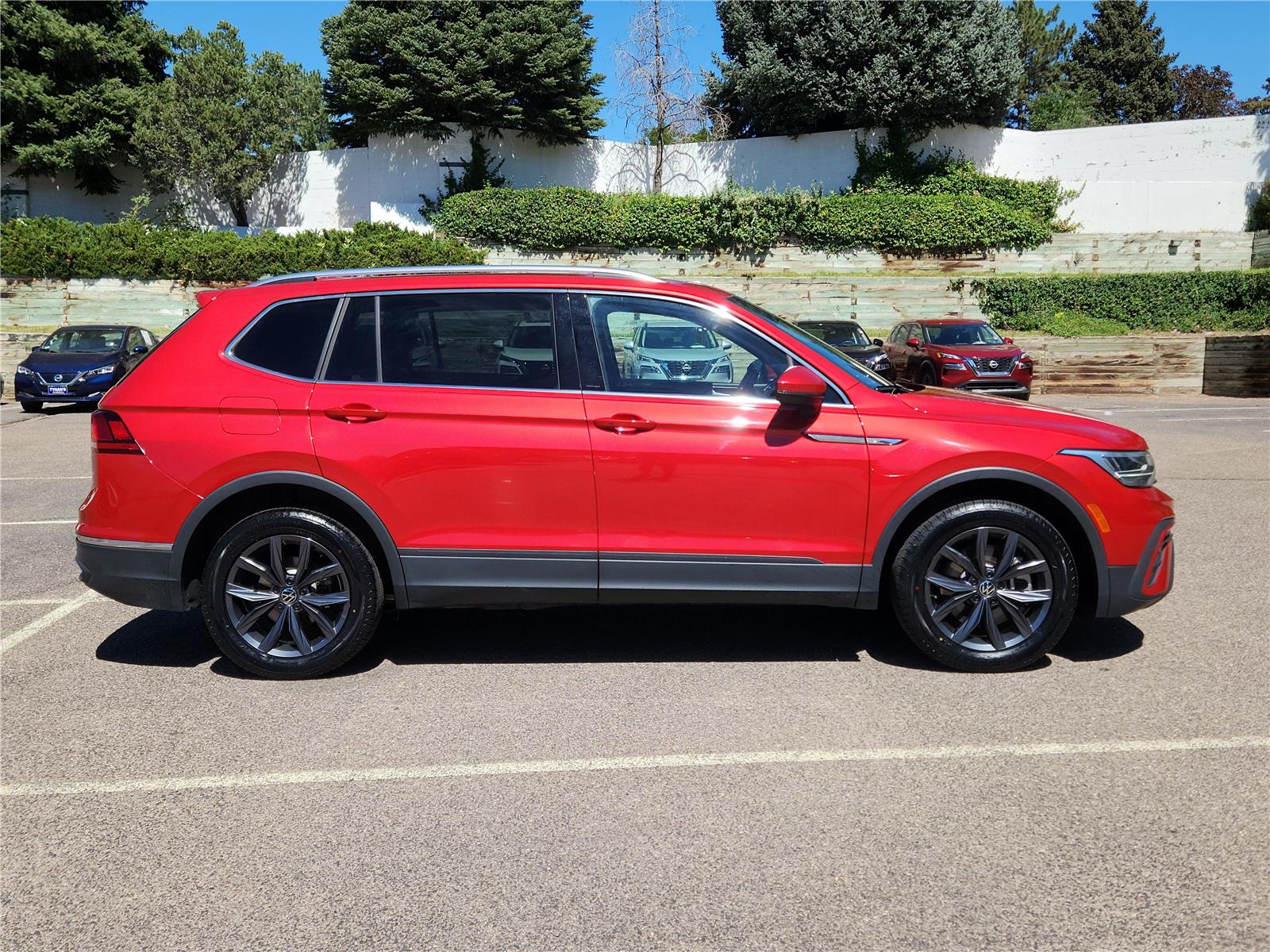 2022 Volkswagen Tiguan SE photo 2