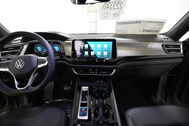 2025 Volkswagen Atlas Cross Sport SE Technology photo 2