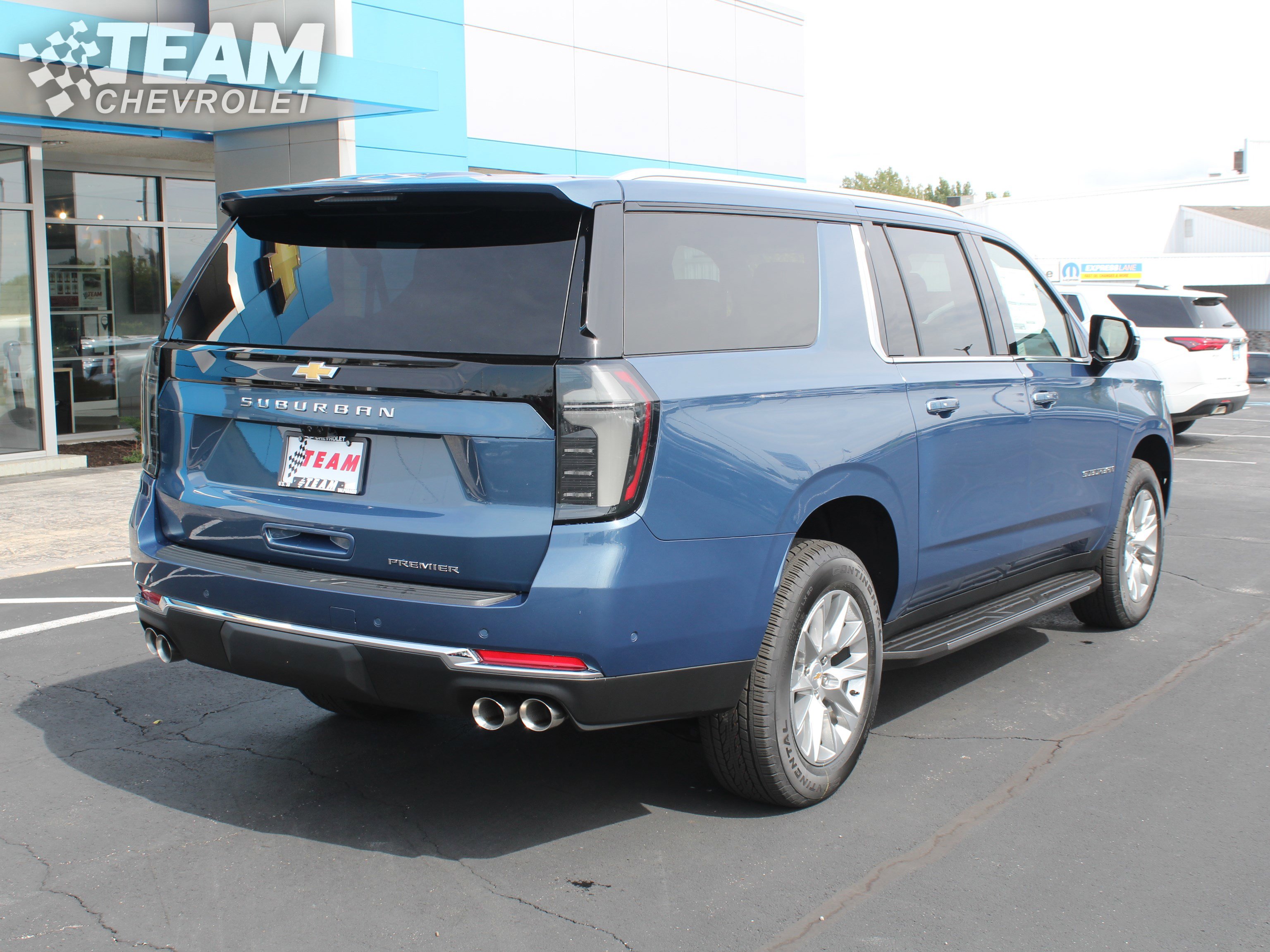 2026 Chevrolet Suburban Premier photo 2