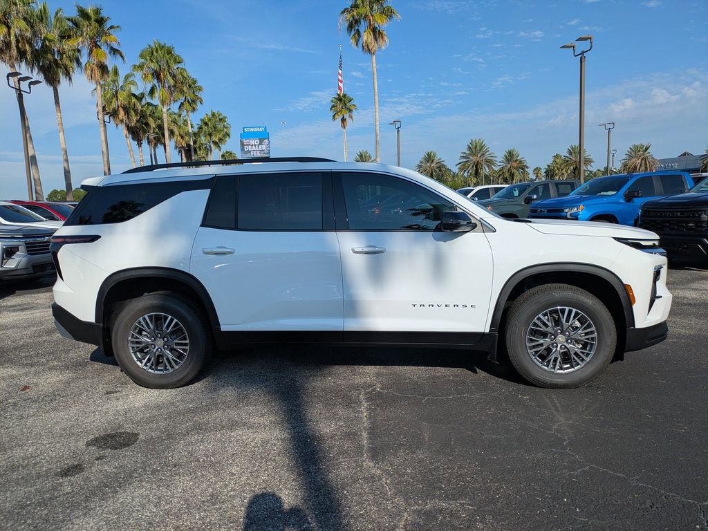 2026 Chevrolet Traverse photo 2