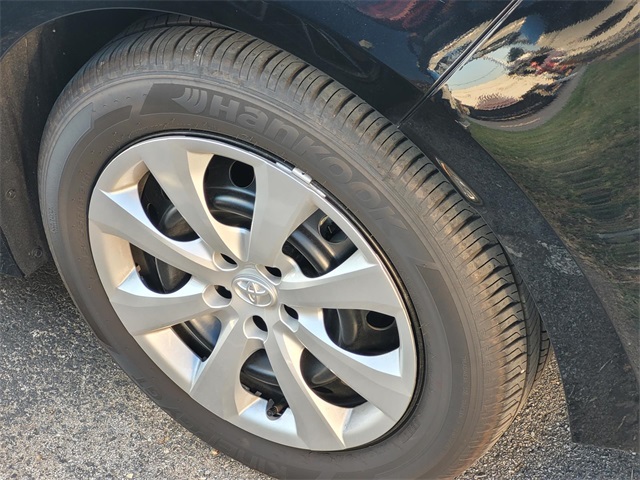 2025 Toyota Corolla LE photo 4