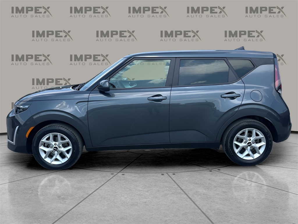 2024 Kia Soul LX photo 2
