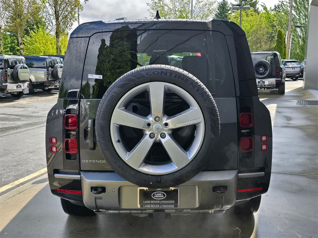 2025 Land Rover Defender 130 X-Dynamic SE photo 6