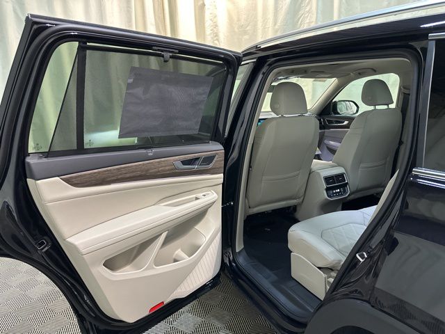 2025 Volkswagen Atlas SEL Premium R-Line photo 22