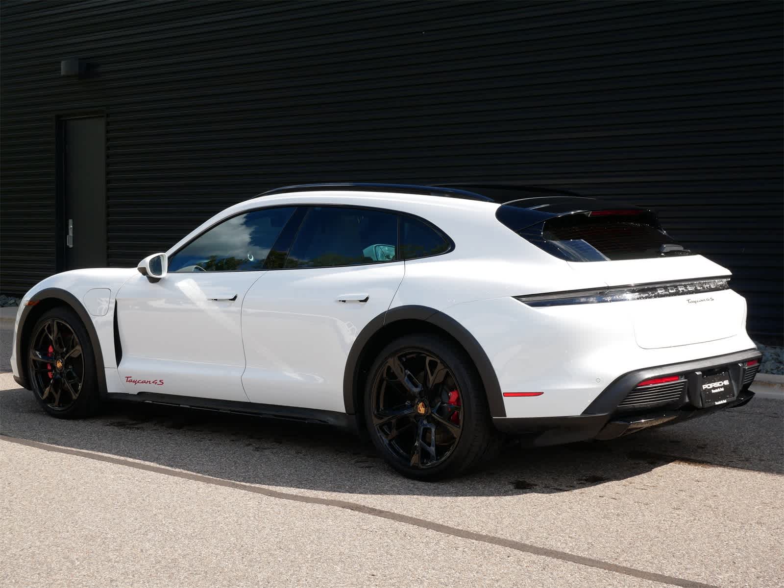 2023 Porsche Taycan 4S Cross Turismo photo 3