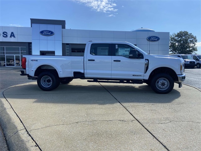 2026 Ford F-350 photo 2