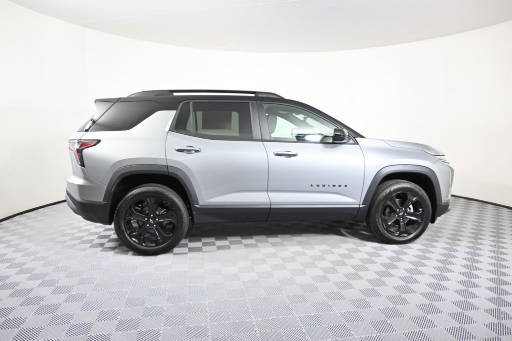 2026 Chevrolet Equinox LT photo 4