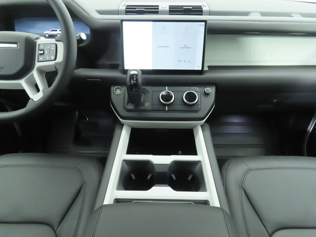 2025 Land Rover Defender 110 S photo 13