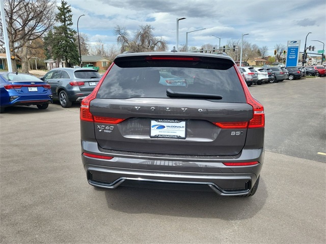 2025 Volvo XC60 B5 Core photo 4