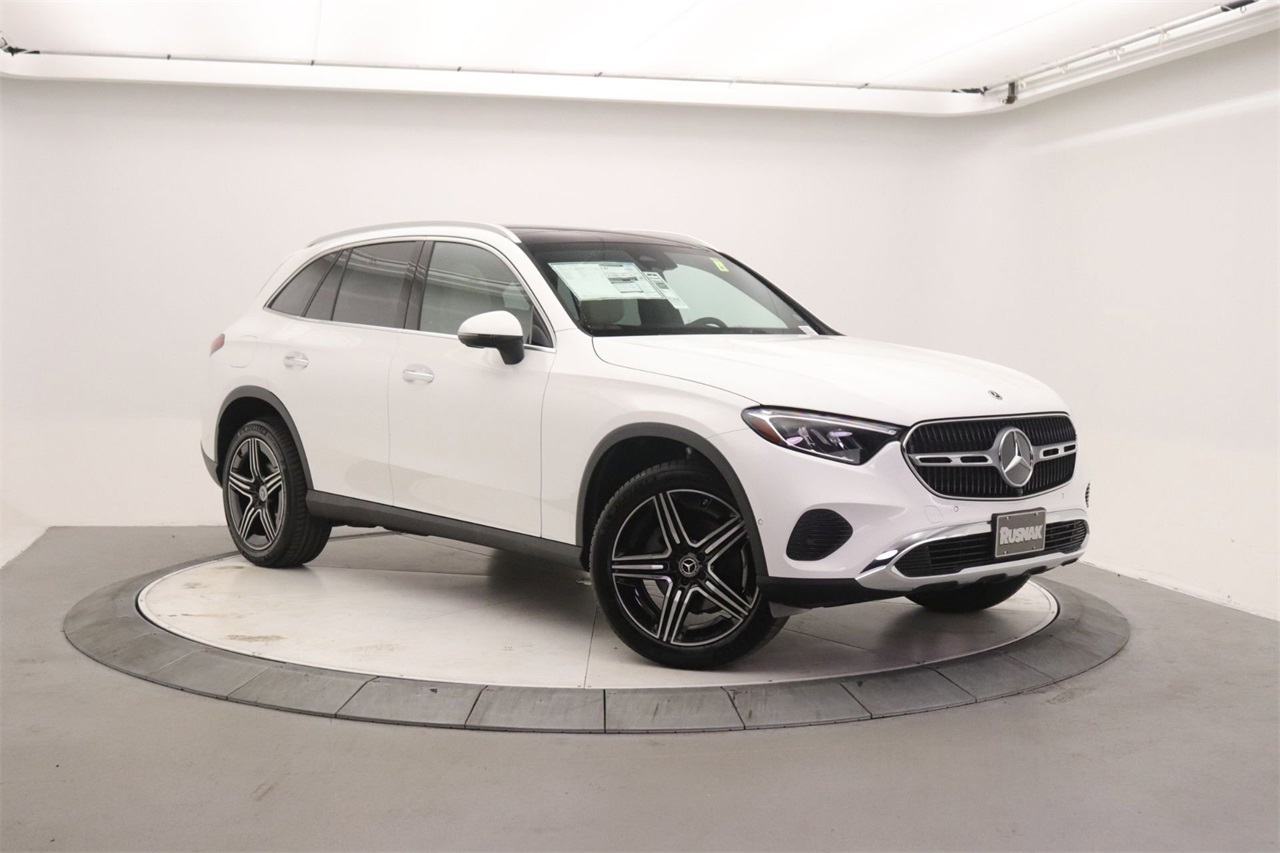 2026 Mercedes-Benz GLC Base's photo