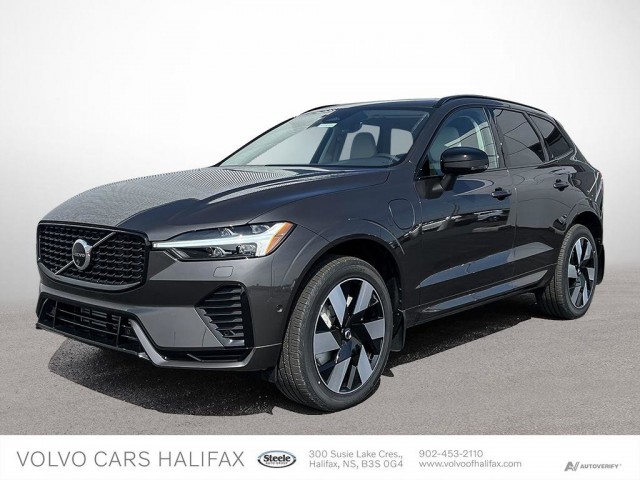 2025 Volvo XC60 Plug-In Hybrid Plus Dark Theme
