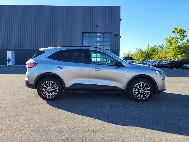 2022 Ford Escape Plug-In Hybrid SE photo 2