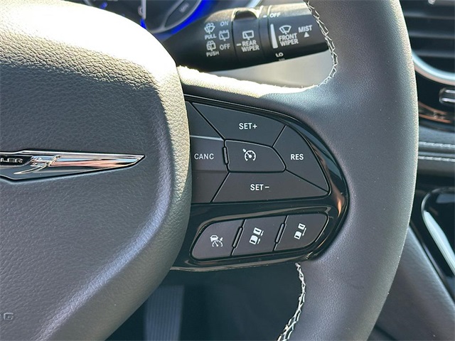 2026 Chrysler Pacifica Limited photo 17