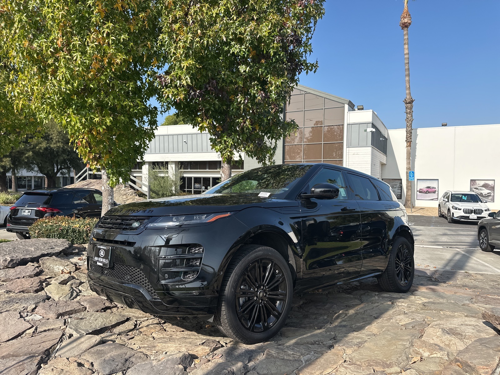 2025 Land Rover Range Rover Evoque Dynamic SE's photo