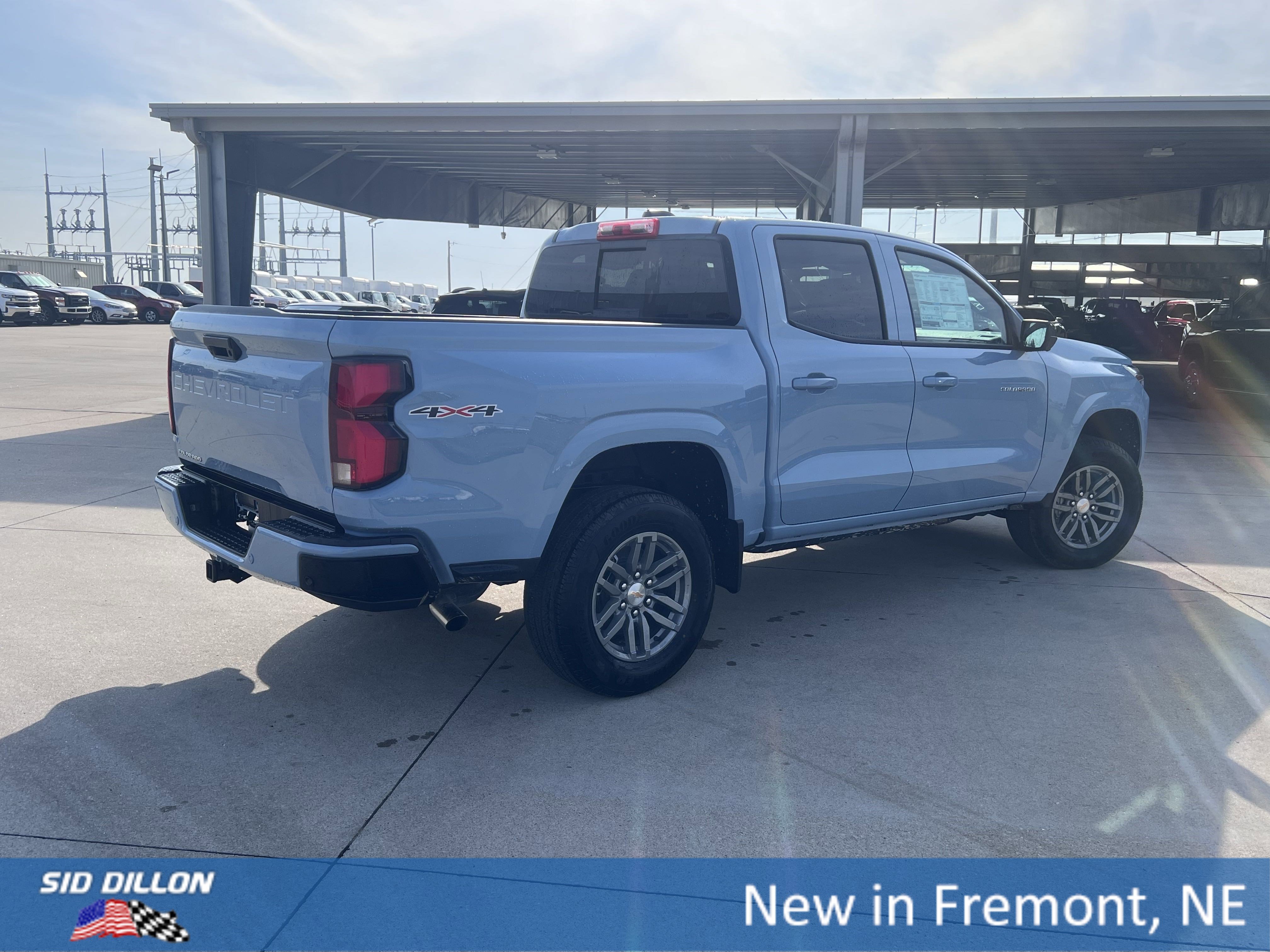 2025 Chevrolet Colorado Work Truck LT photo 2