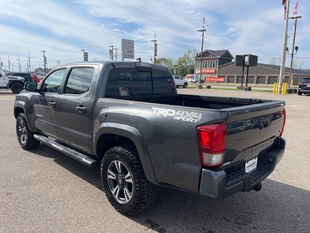 2017 Toyota Tacoma TRD Sport photo 6