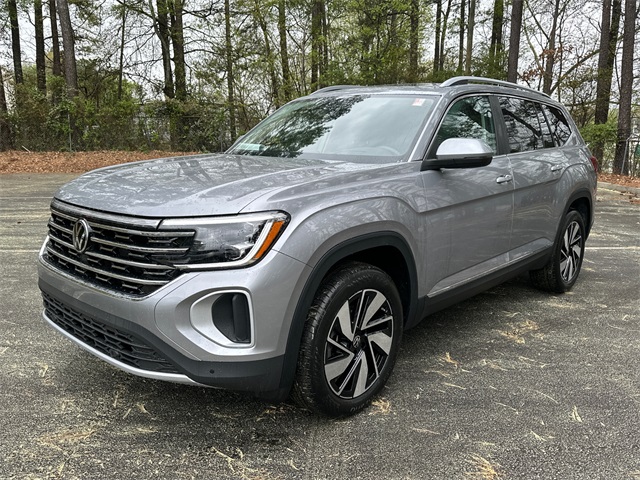 2025 Volkswagen Atlas SEL photo 3