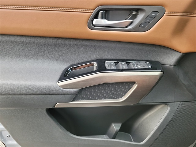 2025 Nissan Pathfinder Platinum photo 23