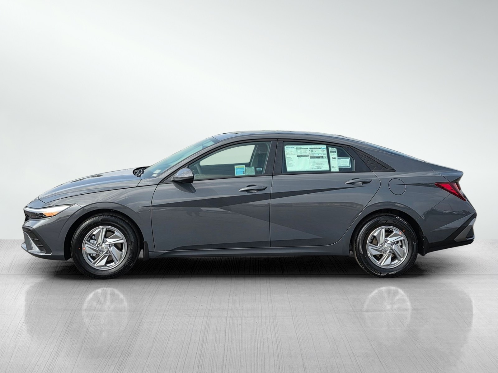 2026 Hyundai Elantra SE photo 4