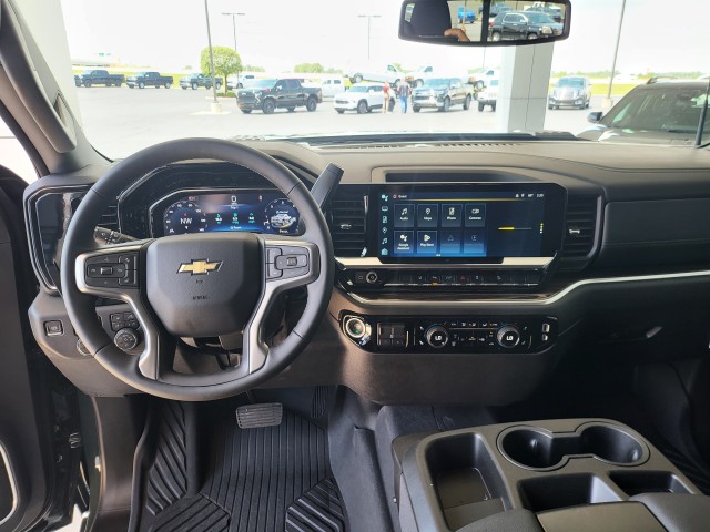 2025 Chevrolet Silverado 2500HD LT photo 2