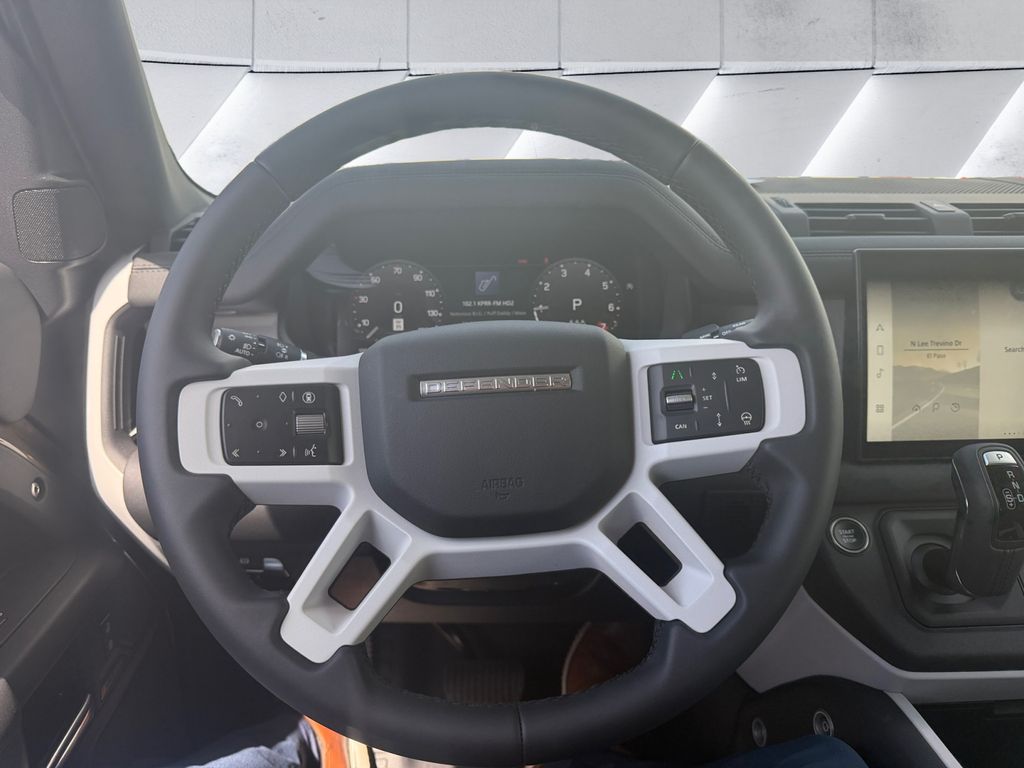 2025 Land Rover Defender 90 S photo 7