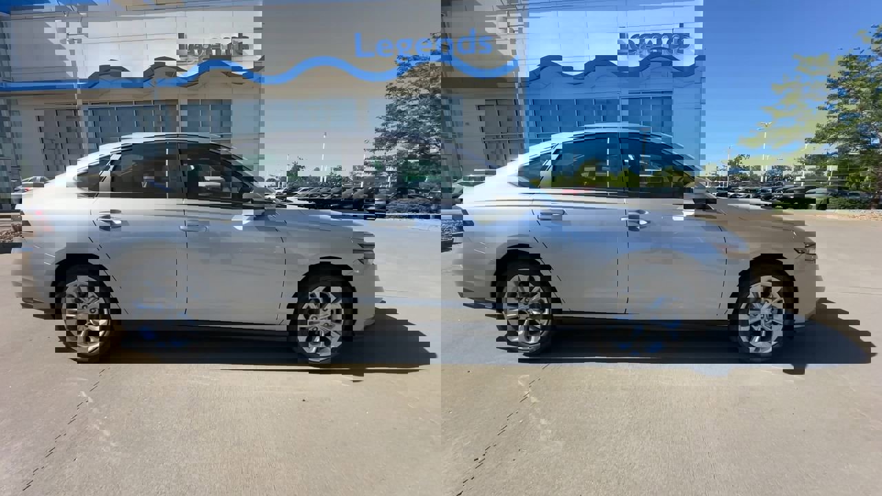 2025 Honda Accord LX photo 9