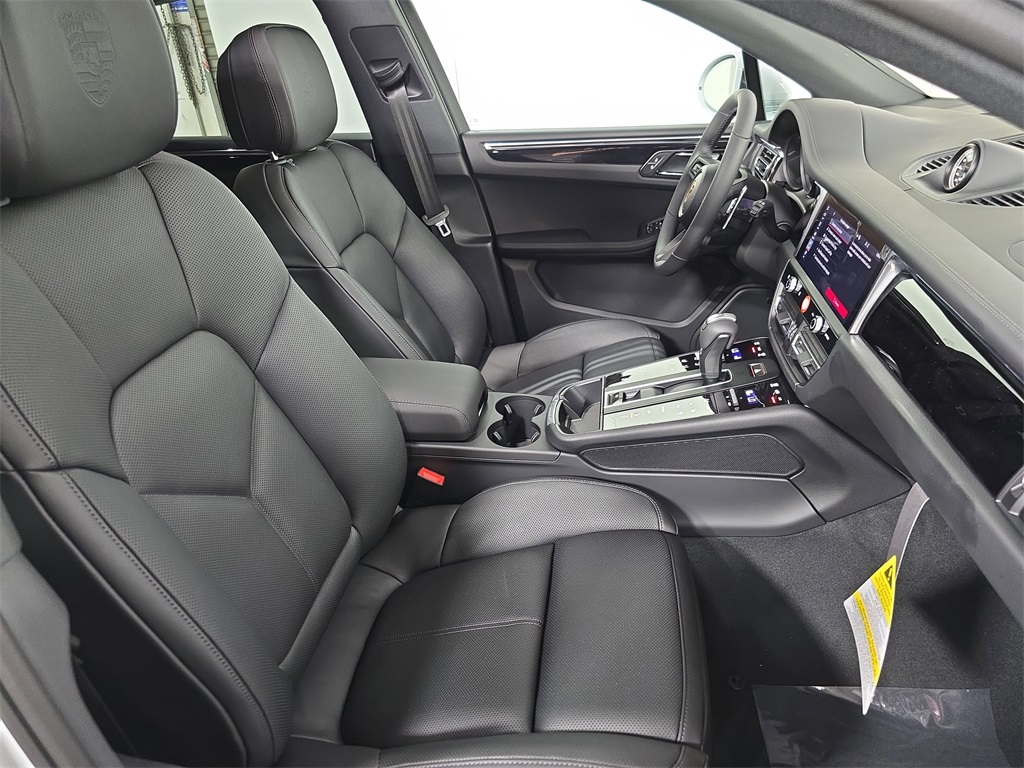 2026 Porsche Macan S photo 24