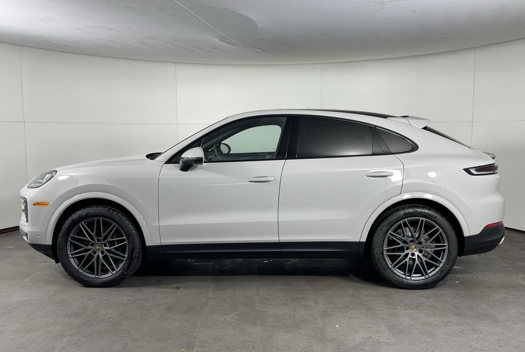 2025 Porsche Cayenne Coupe photo 2