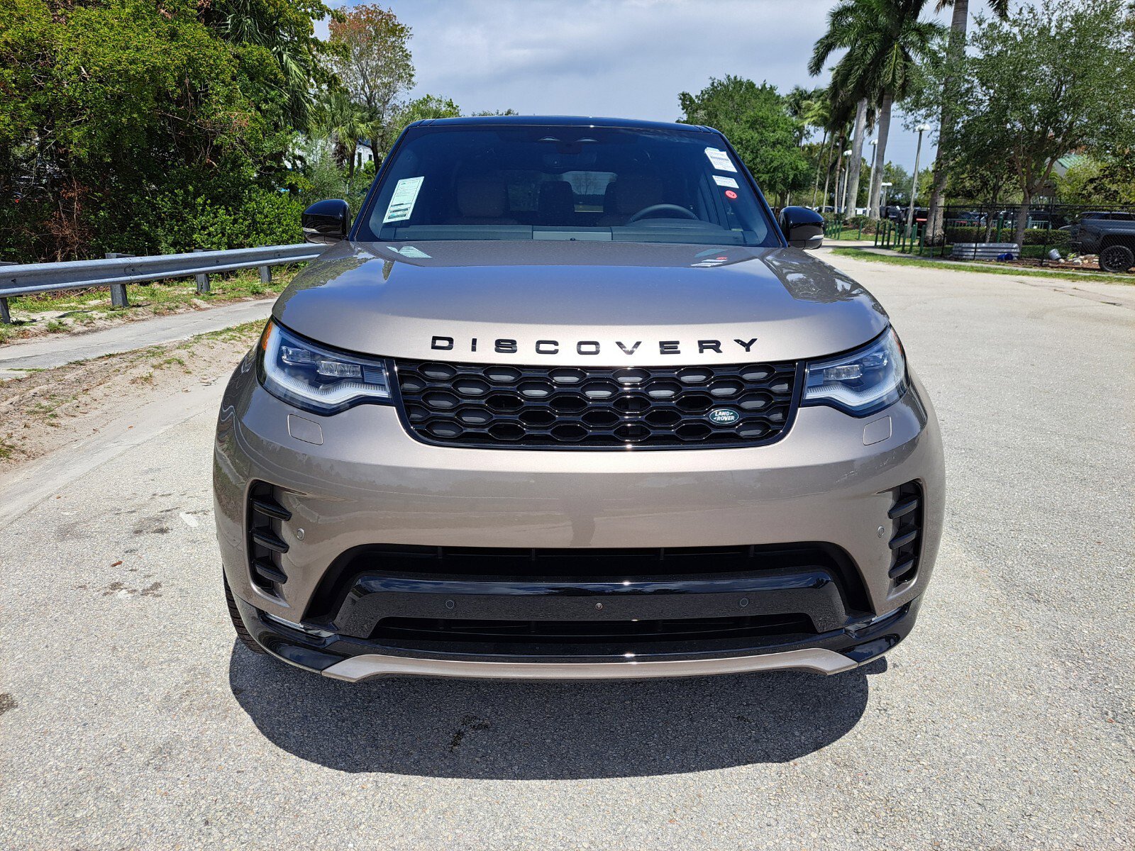 2025 Land Rover Discovery SE photo 6