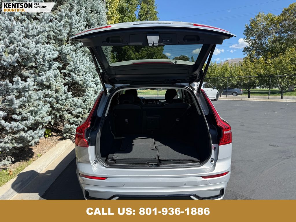 2025 Volvo XC60 B5 Plus photo 34