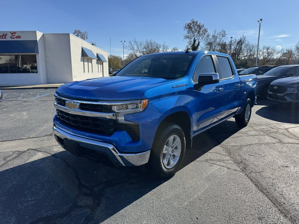 2025 Chevrolet Silverado 1500 LT's photo
