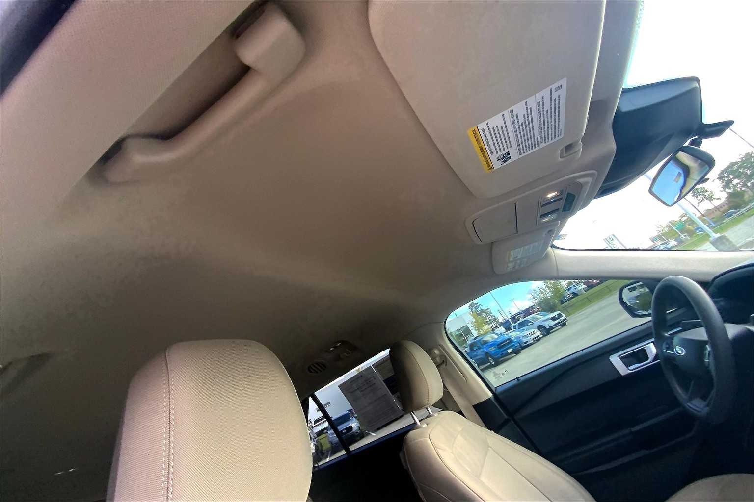 2022 Ford Explorer Base photo 9