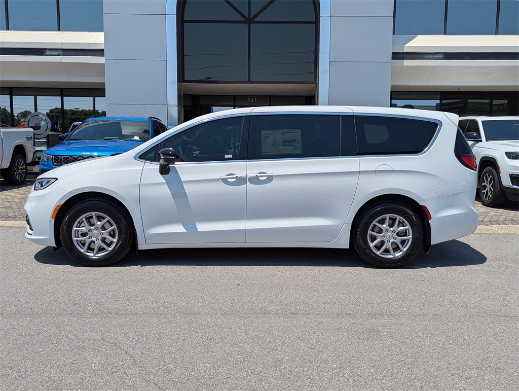 2026 Chrysler Pacifica photo 7