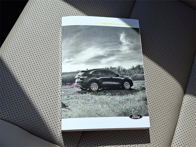 2022 Ford Escape SEL photo 24