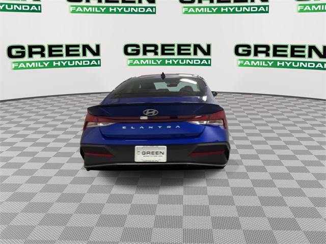 2025 Hyundai Elantra SEL Sport photo 18