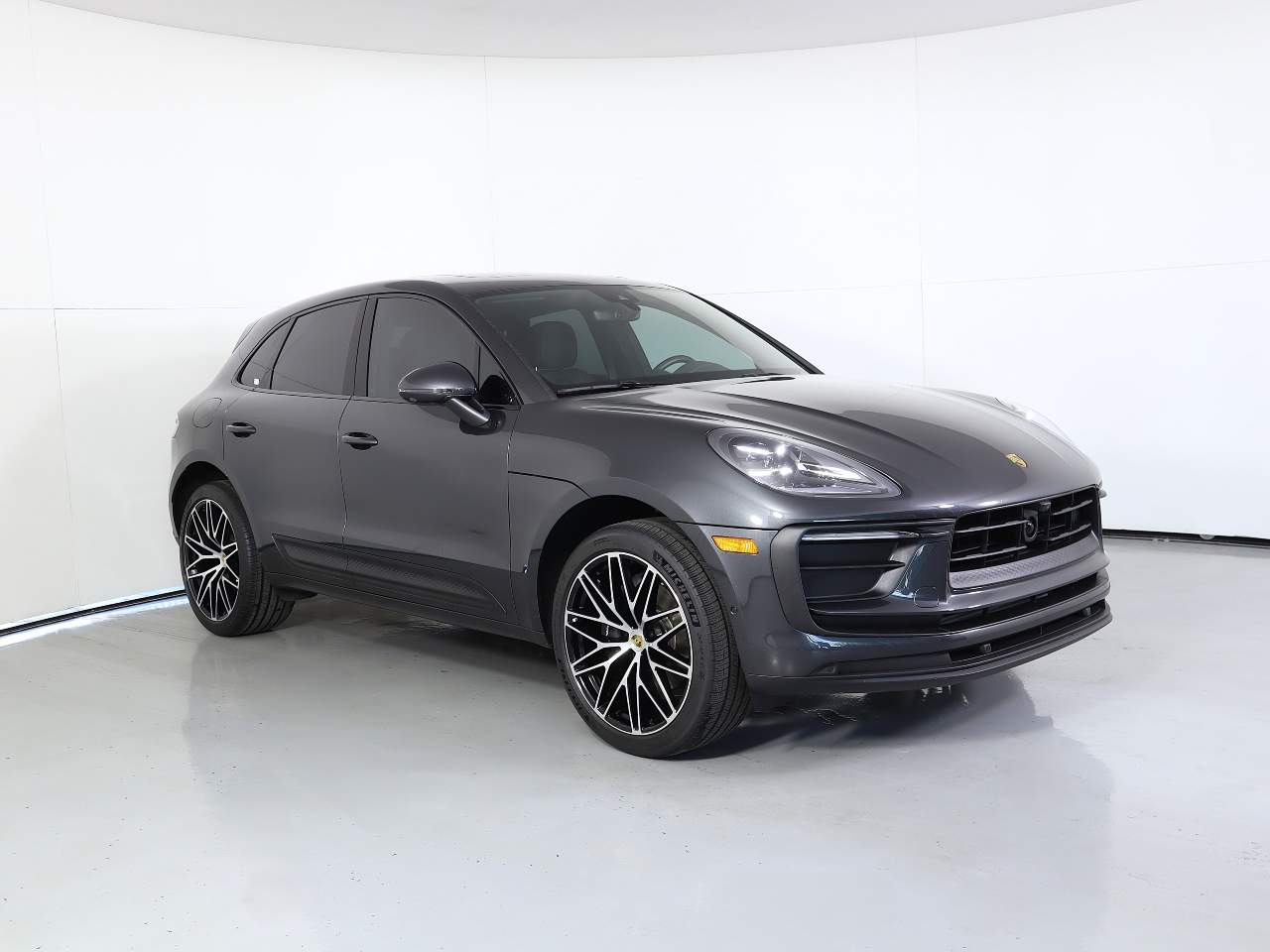 2023 Porsche Macan T photo 8