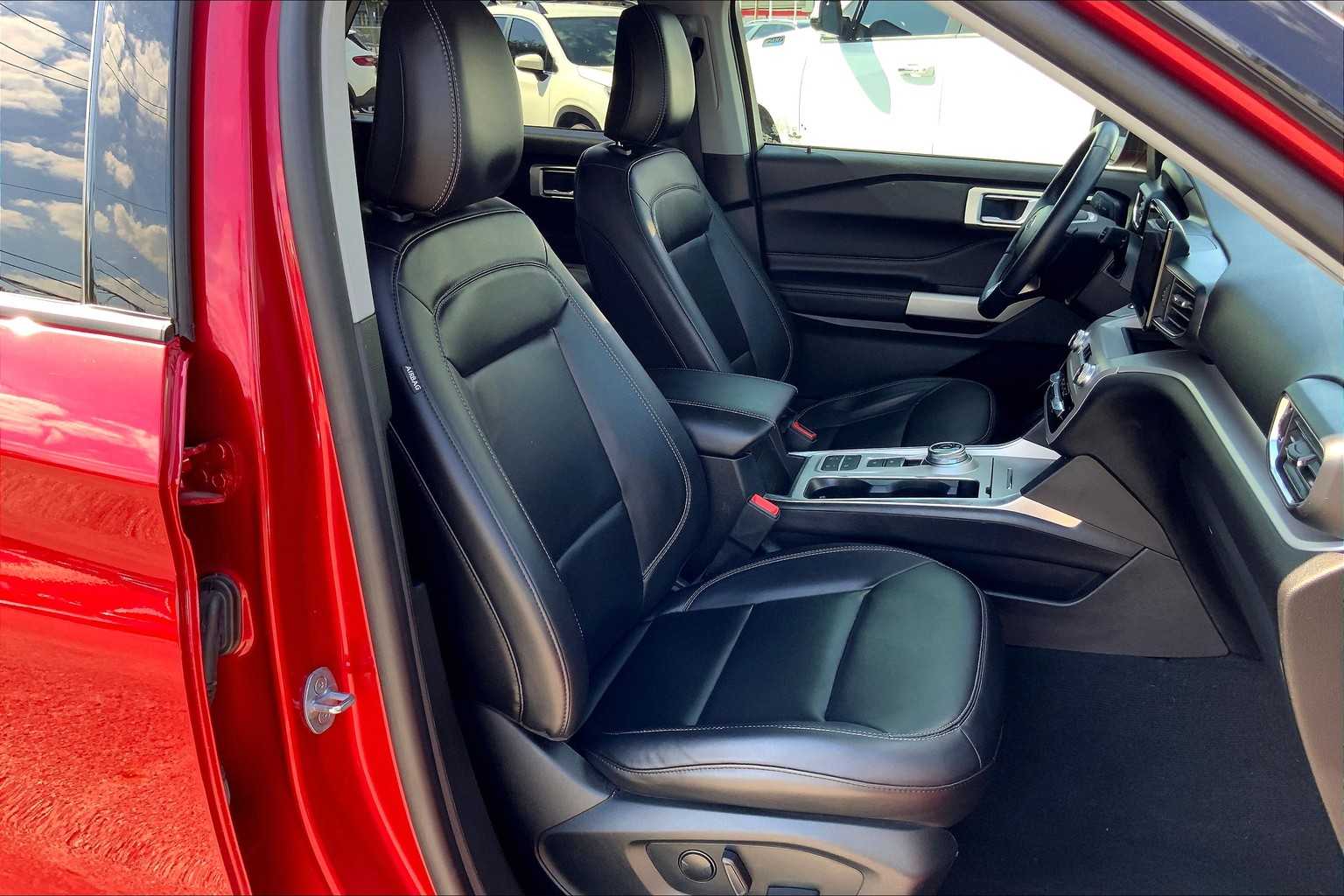 2023 Ford Explorer XLT photo 5