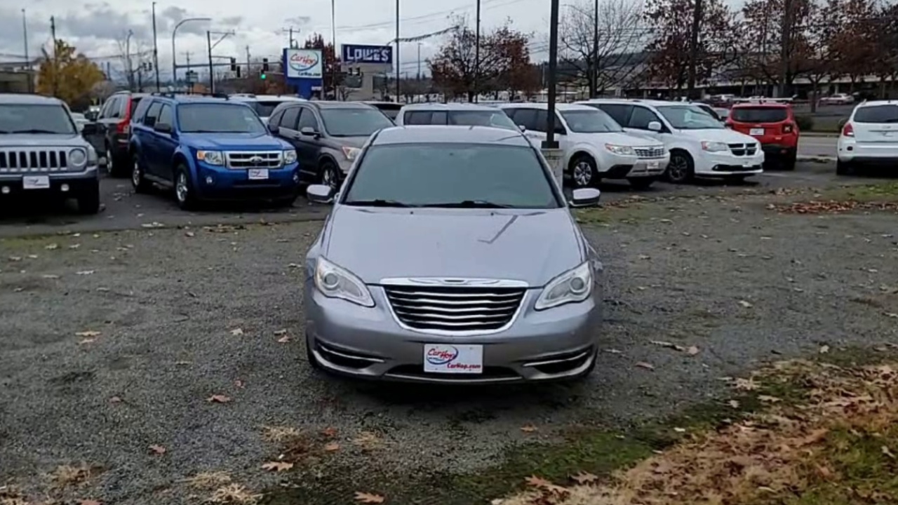 2013 Chrysler 200 LX photo 2