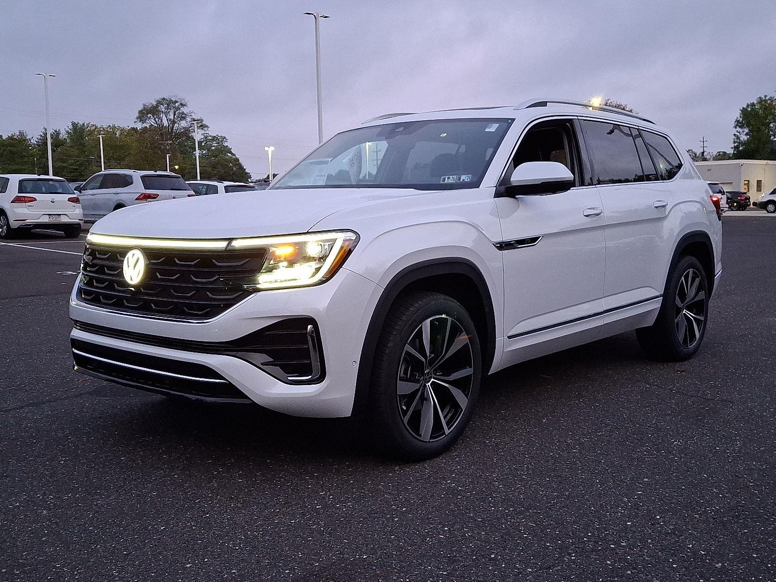 2026 Volkswagen Atlas SEL Premium R-Line photo 2