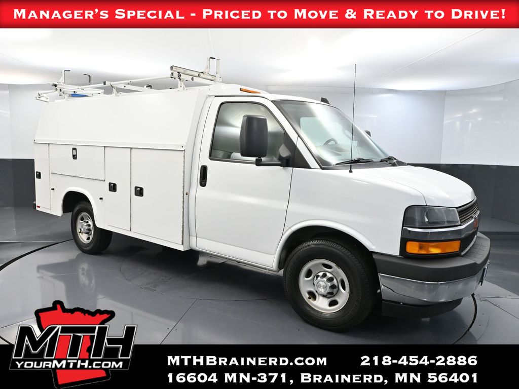 2017 Chevrolet Express Base's photo