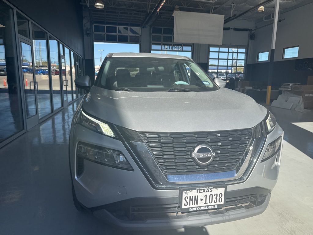 2023 Nissan Rogue SV photo 2