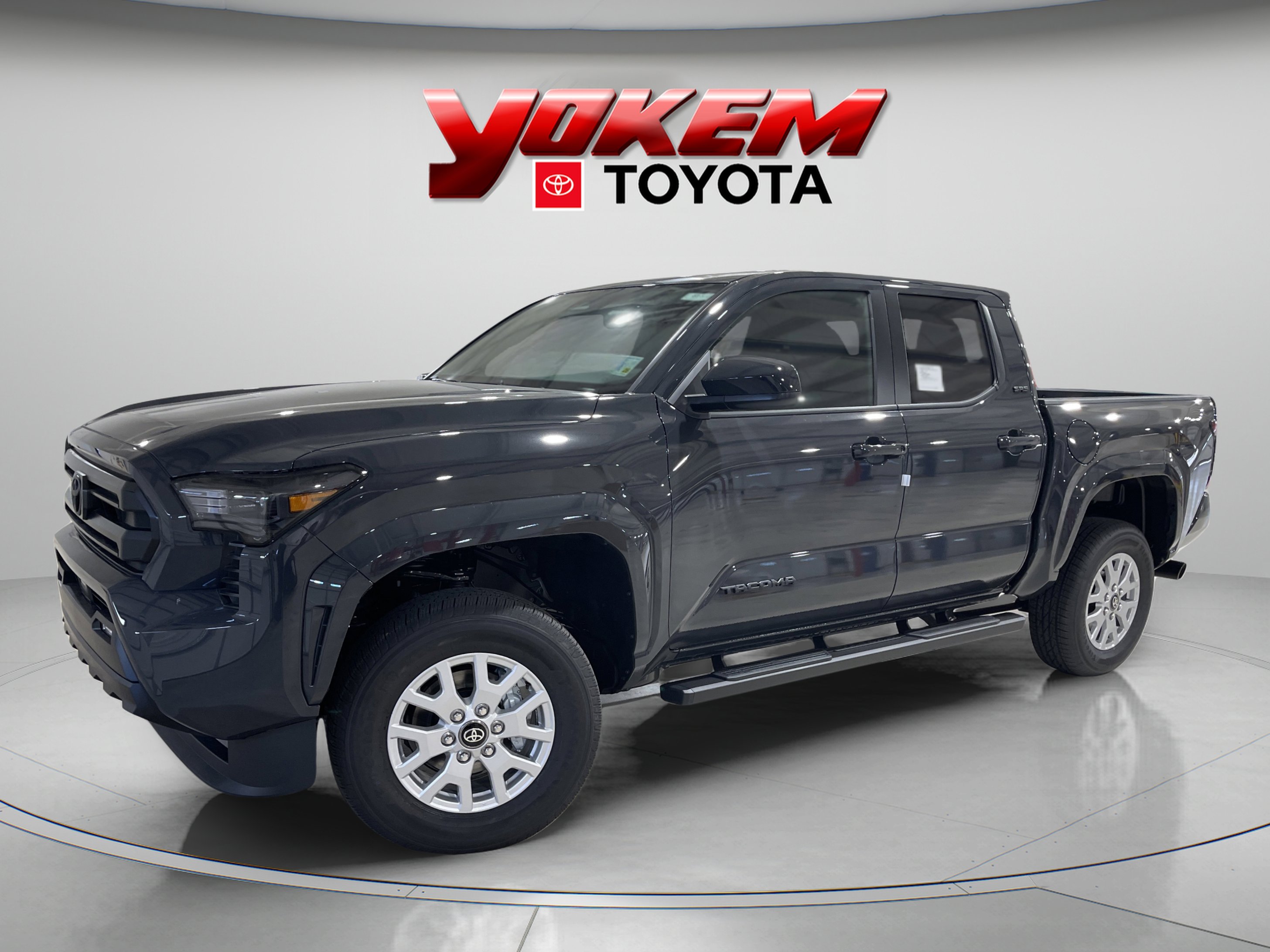 2025 Toyota Tacoma SR5's photo