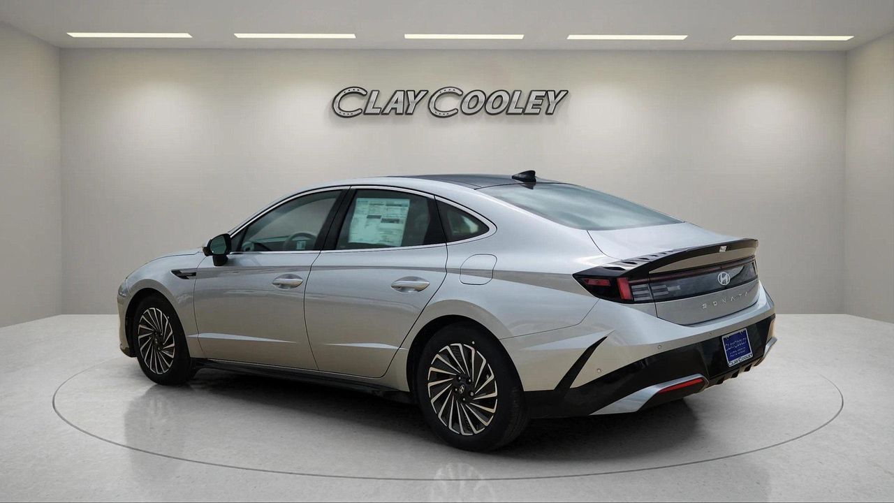 2025 Hyundai Sonata Hybrid Limited photo 4