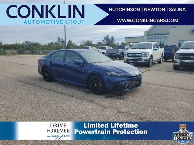 2025 Toyota Camry SE's photo