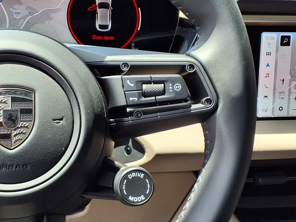 2024 Porsche Macan Electric Turbo photo 17
