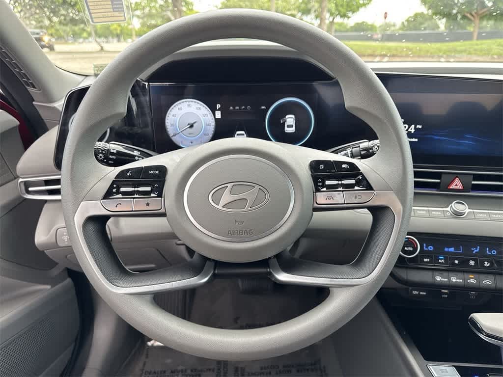 2024 Hyundai Elantra SEL photo 14