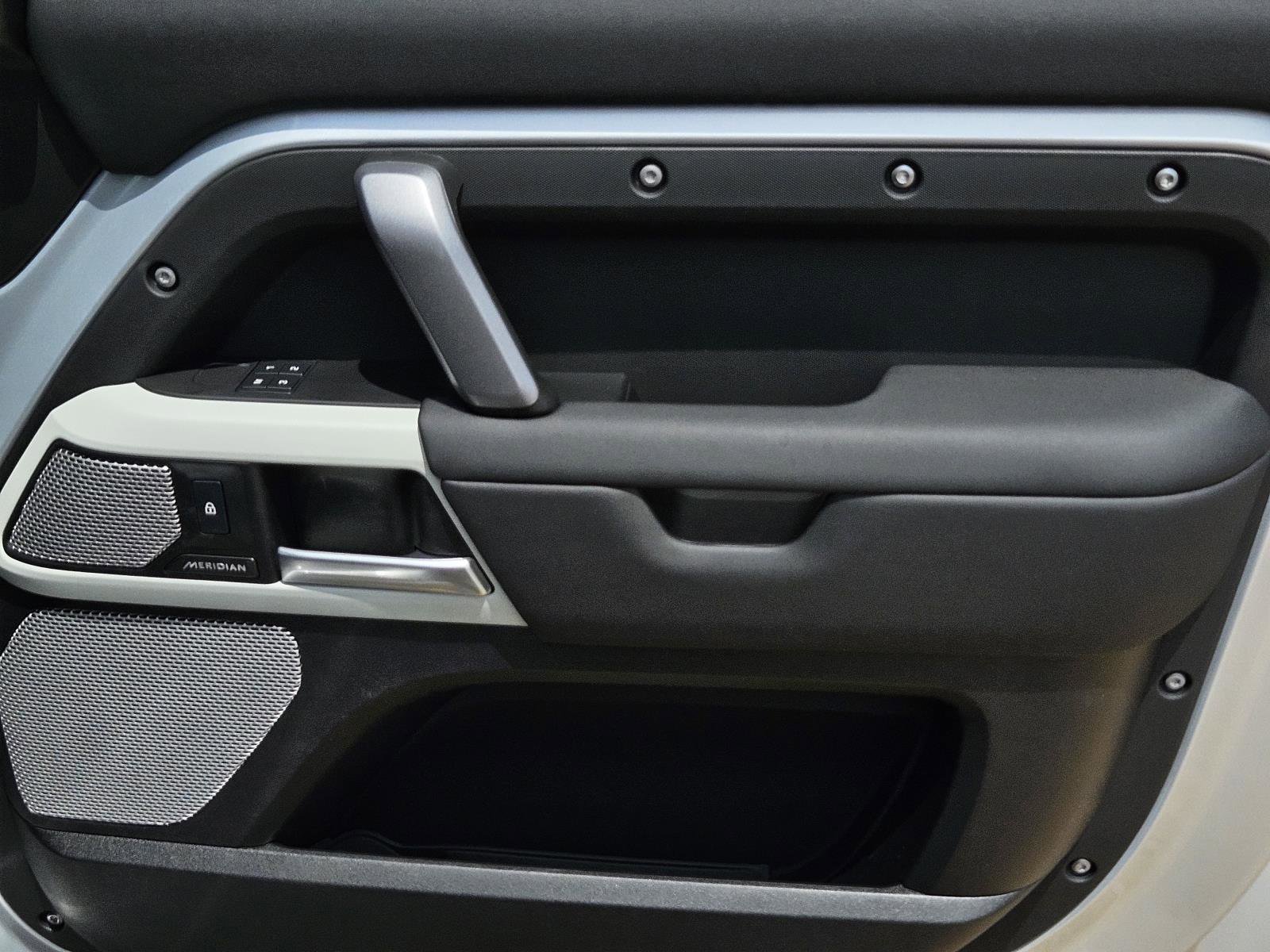 2024 Land Rover Defender X-Dynamic SE photo 41