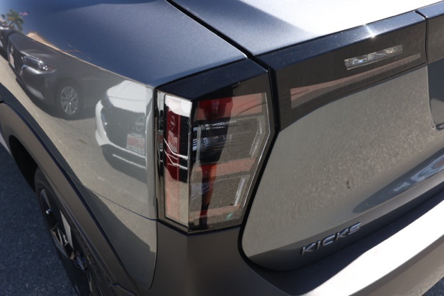 2026 Nissan Kicks SR photo 3