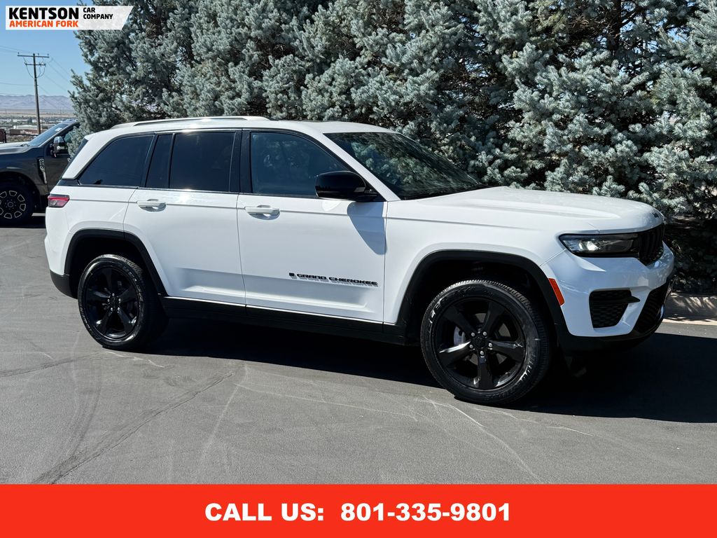 2023 Jeep Grand Cherokee Laredo Altitude photo 11