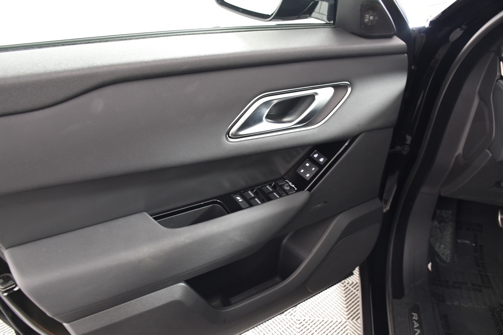 2025 Land Rover Range Rover Velar SE photo 13